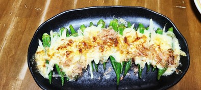 オクラと新生姜のおかかチーズ焼きの写真