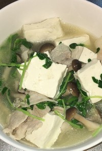 豚バラ肉と豆腐と豆苗の中華風スープ