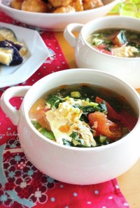 栄養満点☆ソフトケールの酸辣湯スープ。