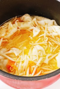 超簡単♡味噌ラーメンのお出汁の餃子スープ