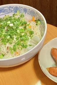 簡単・あり合わせ野菜の素麺＆ソーセージ