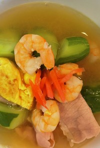 キューリとハム卵焼き海老の中華スープ