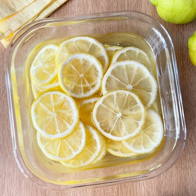 レモンの砂糖漬けとレモンシロップの写真