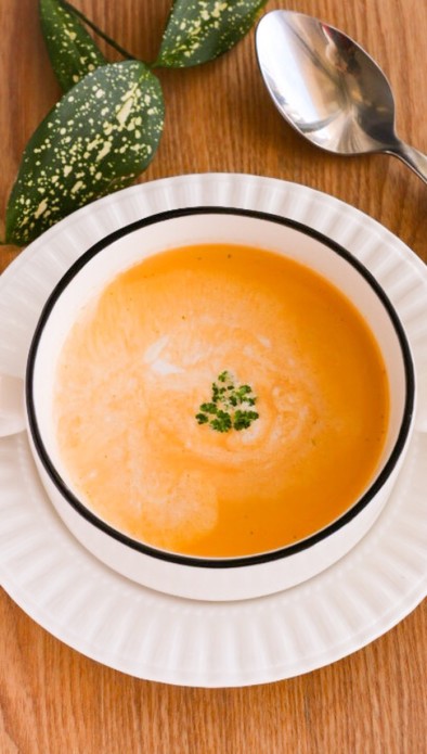 クリーミーで美味しい♪海老のビスクスープの写真