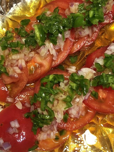 トマトとピーマンの中華風サラダの写真