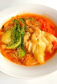 市販ワンタンと青梗菜のピリ辛キムチスープ