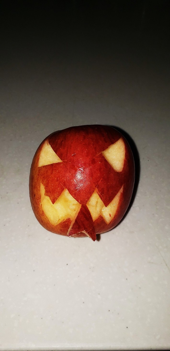 ジャックオランタン風リンゴの画像