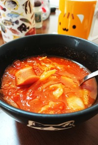 夏にアツアツスタミナにんにくトマトスープ