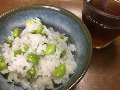 夏は、ポリ袋と冷凍枝豆で簡単”枝豆ご飯”の写真