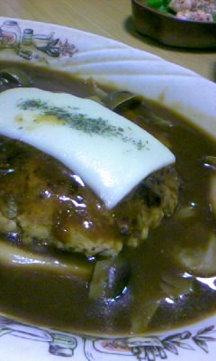 ビーフシチューINハンバーグ