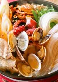マロニーと魚介のピリ辛チゲ鍋