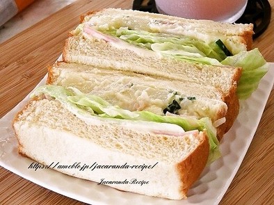 ポテトサラダのミニサンドイッチの写真