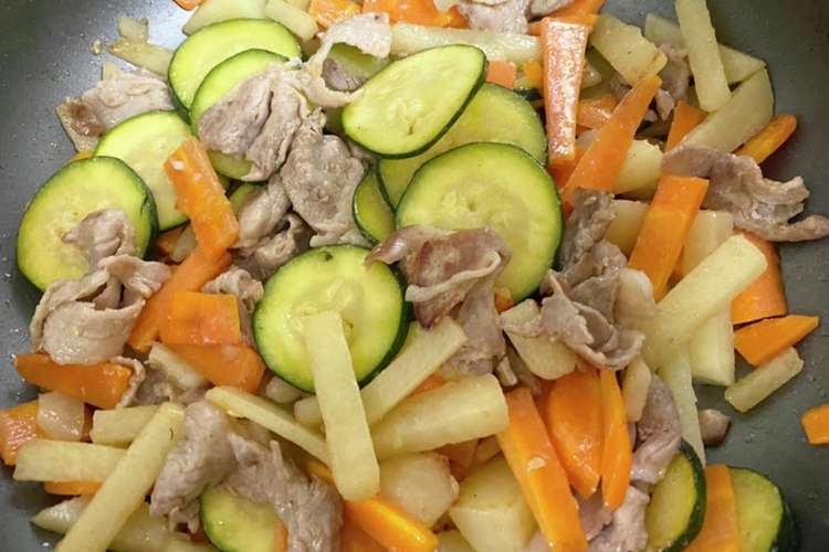 じゃがいもズッキーニにんじん豚肉炒め レシピ 作り方 By Natttsumi クックパッド 簡単おいしいみんなのレシピが374万品
