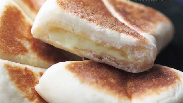 Hbとフライパンdeとろ りチーズナン レシピ 作り方 By トイロ クックパッド 簡単おいしいみんなのレシピが360万品