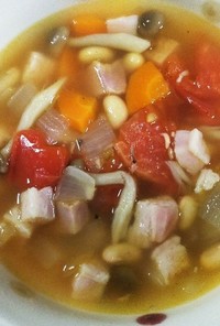 34　茹で大豆と野菜とベーコンのスープ