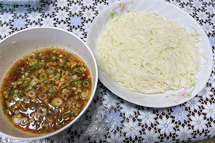 そうめんに ピリ辛 納豆つけダレ レシピ 作り方 By おまめ0618 クックパッド 簡単おいしいみんなのレシピが356万品