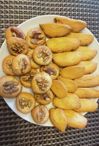 糖質0.5gアーモンドクッキー(写真左)
