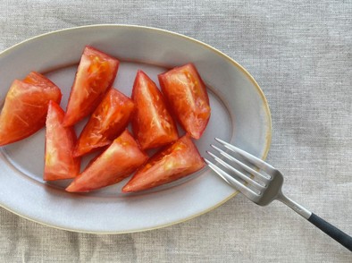 簡単｜副菜｜トマトのガーリックオイル和えの写真