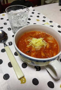 トマト缶で作るキャベツとシメジのスープ