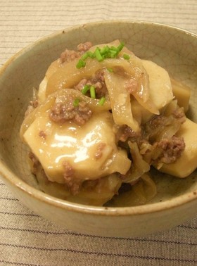 里芋と玉ねぎの味噌そぼろ煮