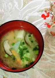 みんなが作ってる しいたけ みそ汁のレシピ クックパッド 簡単おいしいみんなのレシピが360万品