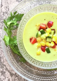 夏野菜とアボカドの食べるスープ