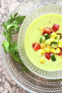 夏野菜とアボカドの食べるスープ