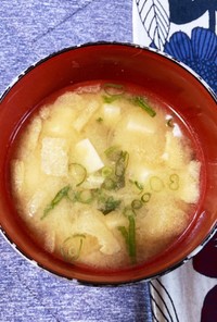 茅乃舎の出汁で★玉ねぎと豆腐の味噌汁