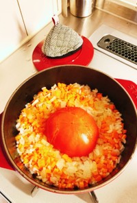 ツナ缶でトマト丸ごと炊き込みご飯