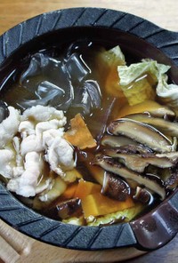 幅広春雨（大拉皮）で白菜と椎茸の小鍋