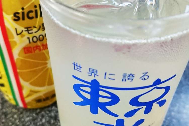 おうちカフェ 強炭酸でレモンスカッシュ レシピ 作り方 By ちゃりぃ クックパッド 簡単おいしいみんなのレシピが376万品