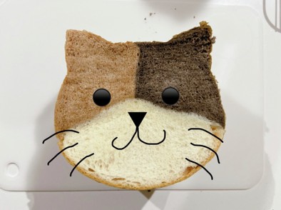三毛猫パン☆ミルク食パン☆ネコパンの写真