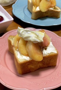 桃とマスカルポーネ蜂蜜のトースト