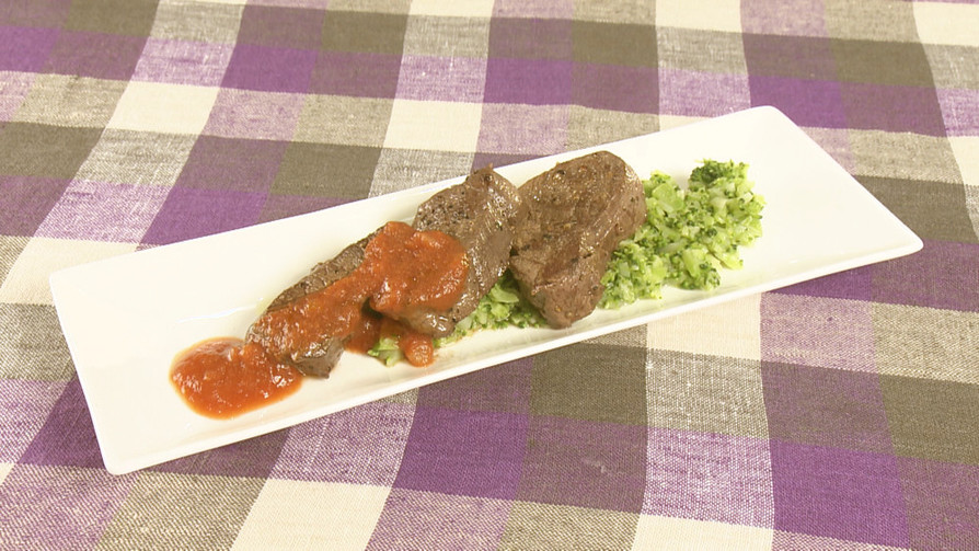 シカヒレ肉のステーキ　ブロッコリーソースの画像