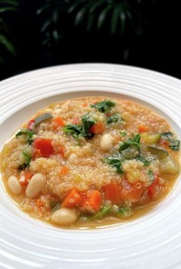 キヌアと野菜のスープ