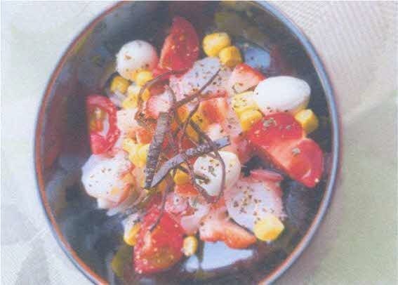イチゴとタコのカルパッチョ　揚げ昆布添えの画像