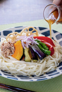 【卯月製麺】彩り野菜のサラダうどん