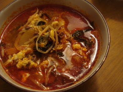 本場の味！韓国激辛ユッケジャンスープの写真