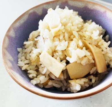 松茸の味お吸い物を使って、松茸ご飯風の写真