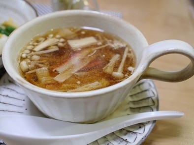 えのきとカニカマの中華スープの写真