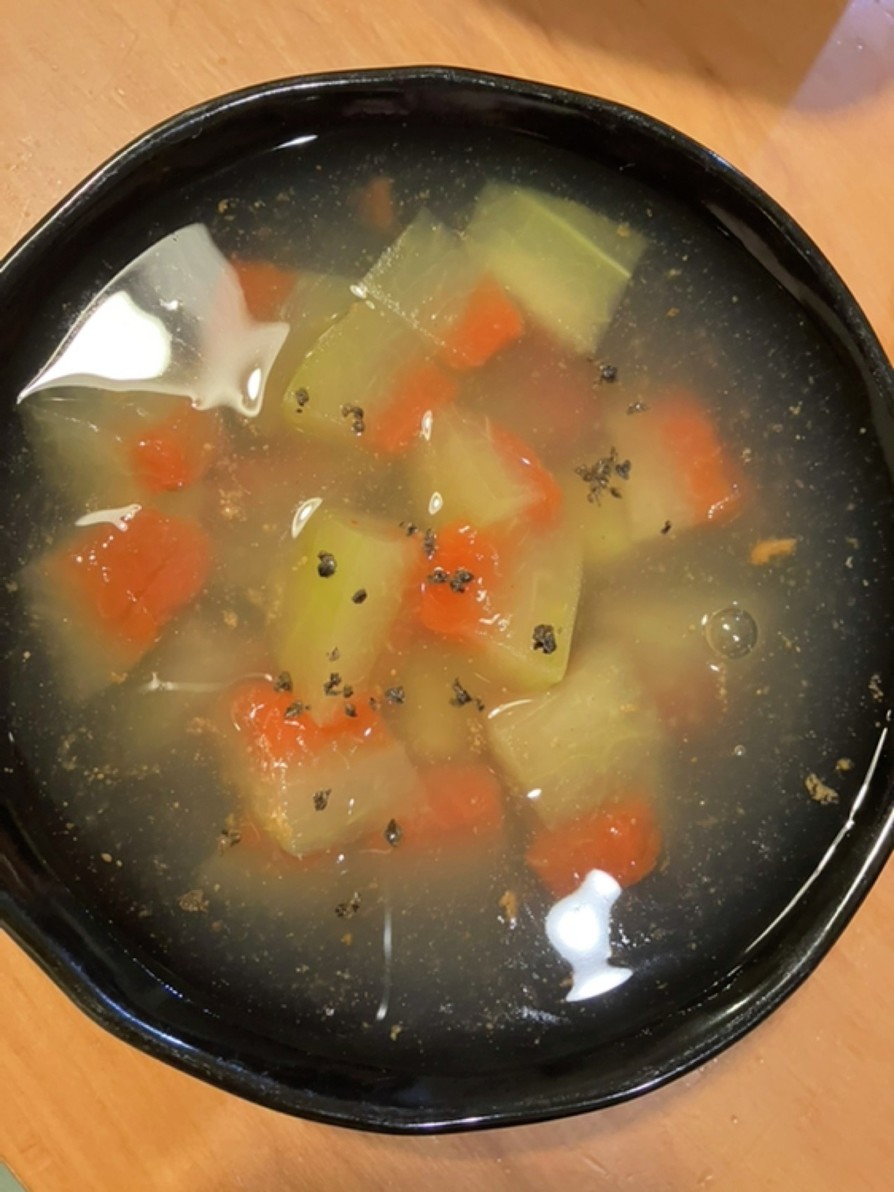 赤くてかわいいスイカの皮のお冬瓜風スープの画像