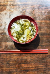 めかぶとネギ2種の和風生姜スープ