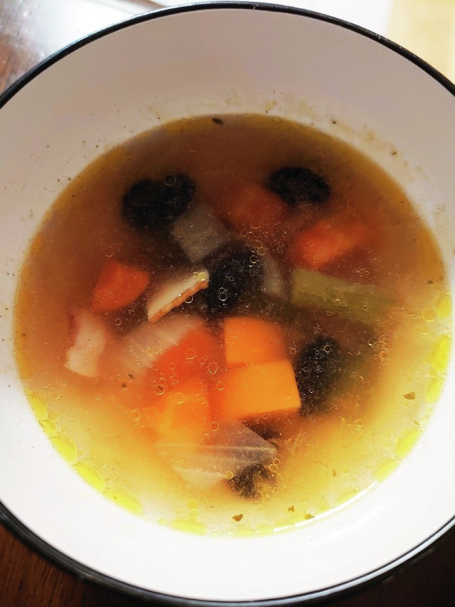 ヘルシー☆黒豆入りスープの画像