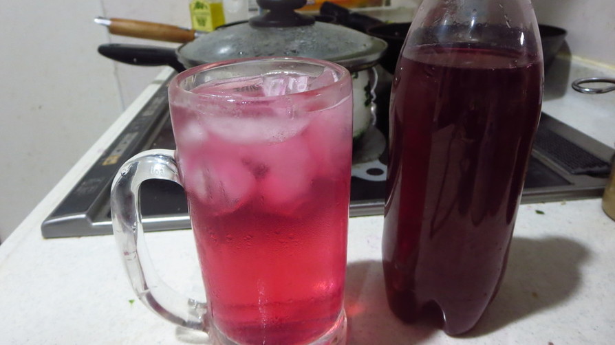 赤紫蘇ジュース（圧力鍋）梅シロップで色変の画像