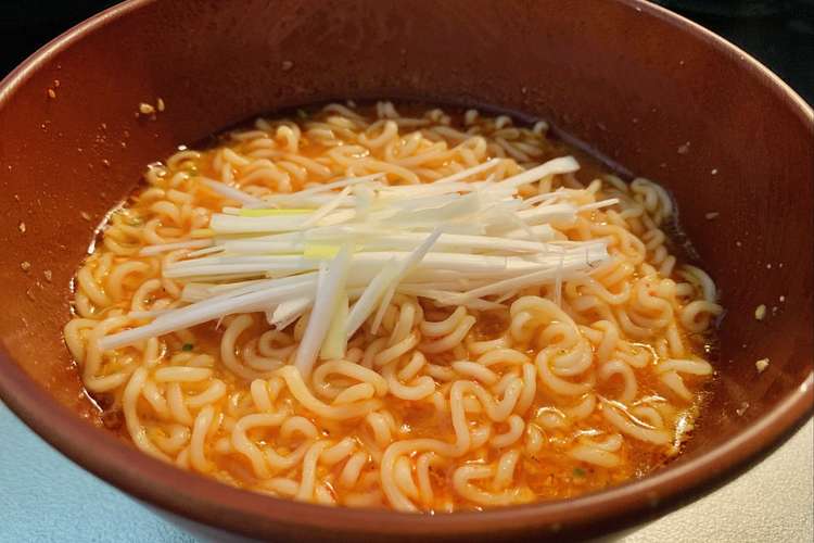ピリ辛サッポロ一番塩ラーメン レシピ 作り方 By M Mキッチン クックパッド 簡単おいしいみんなのレシピが379万品