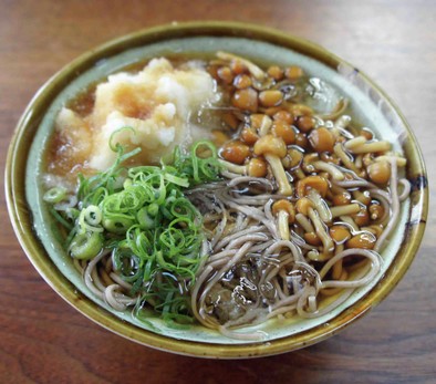 おろしとなめこの冷やし蕎麦の写真