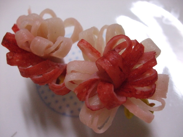 お弁当に カニカマのくるくるフラワー レシピ 作り方 By ゆーあちん クックパッド 簡単おいしいみんなのレシピが365万品
