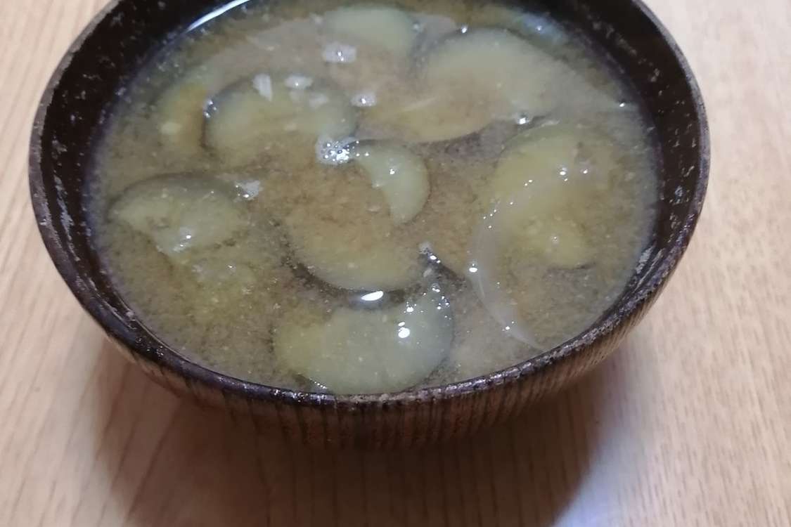 茄子と玉ねぎえのきの旨味噌汁 レシピ 作り方 By Rinchan クックパッド 簡単おいしいみんなのレシピが379万品