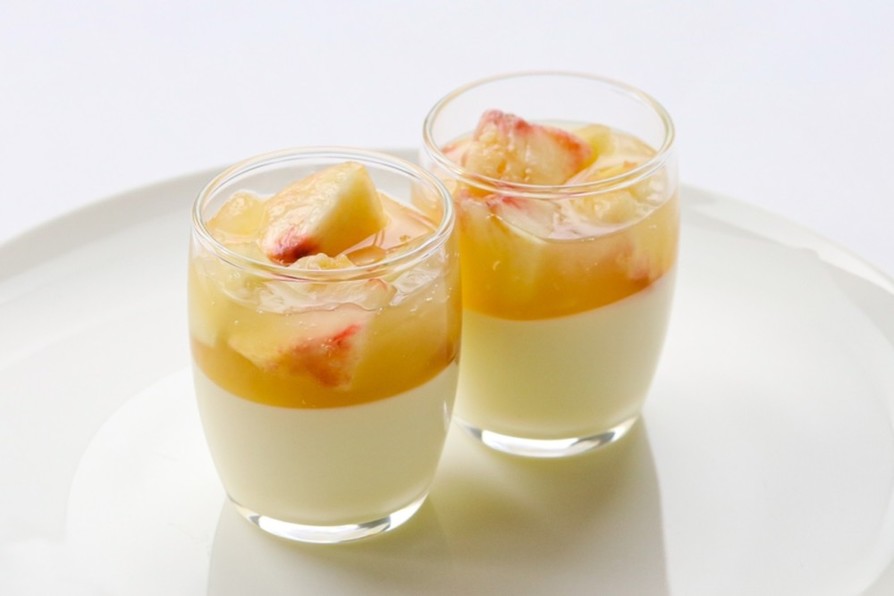 桃のグラスデザートの作り方の画像
