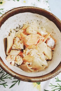 食欲の秋！鮭とキノコの簡単炊き込みご飯！